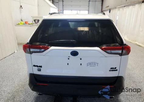 2021 Toyota Rav4 Xle z USA, uszkodzony, nr VIN JTMR6RFV2MD014476